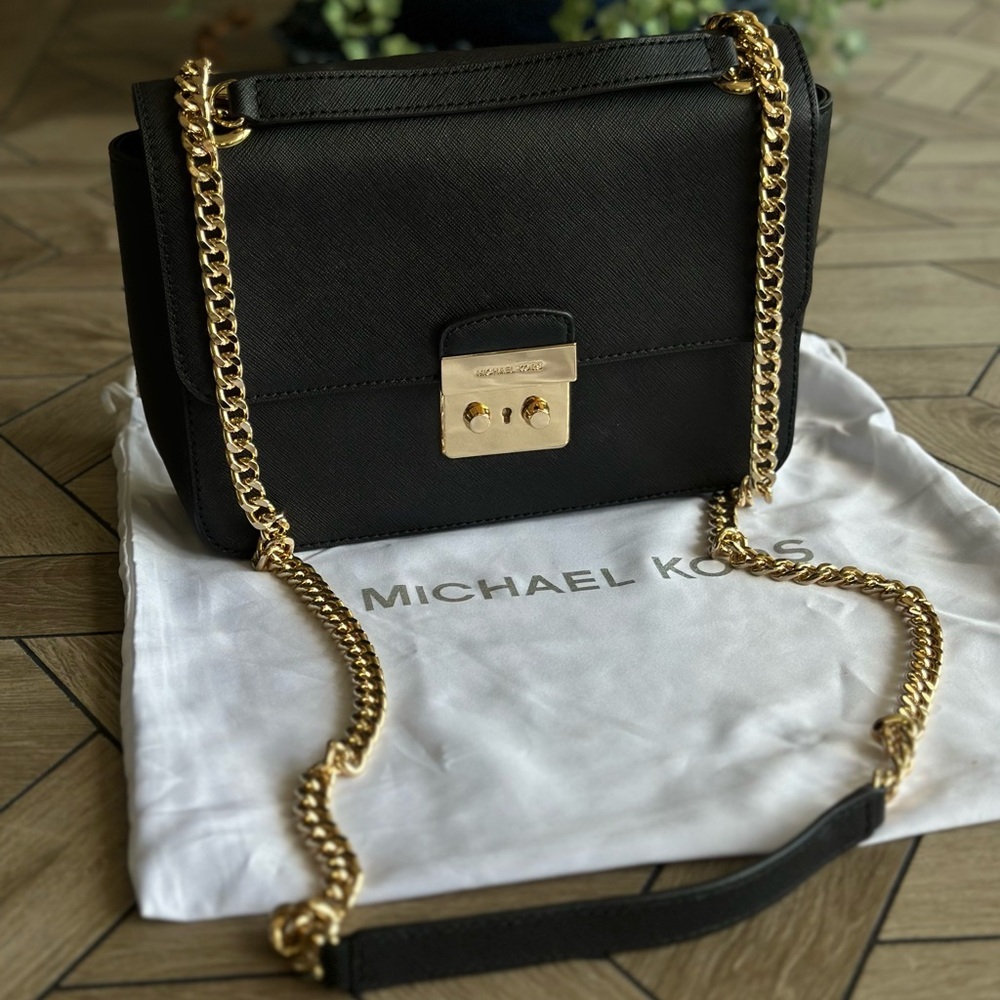 Michael Kors Black Crossbody Bag with Gold Chain - Picture 6 of 16